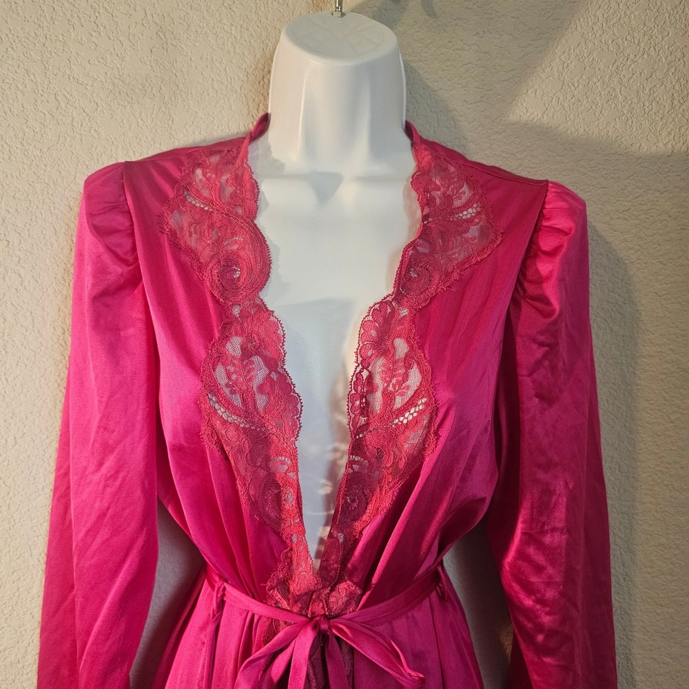 Vintage Olga bright pink lace nylon medium robe with original belt wrap style - Picture 2 of 6